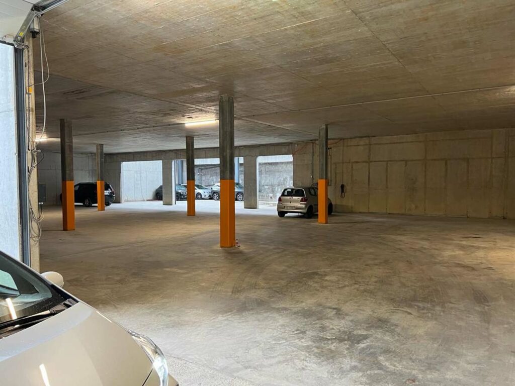 Parken Flughafen Zürich Parkhaus 6 parken-fliegen.ch